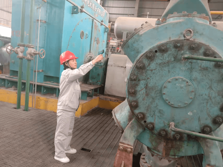 yyyyyy 濮阳永金+黾勉从事,德才兼备-记濮阳园区技术能手王俊省+贾彤彤 (2)